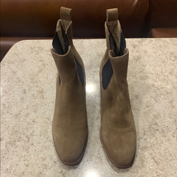 NWOT Steve Madden Rhiannon Chelsea Suede Cognac Boots Size 8.5 - Picture 2 of 7